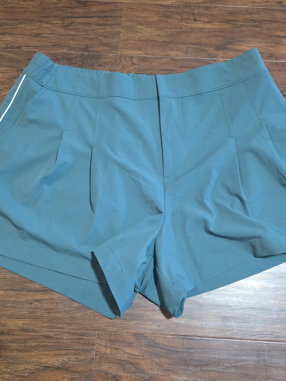 All in Motion Women's Green Woven High-Rise Golf Shorts, 4-inch Inseam, Size L.